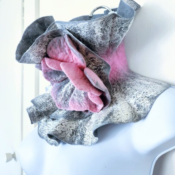 NWOT Handmade Felted Wool Wrap Scarf, Silk-Soft Nuno Felt, Women Neck Warmer - Picture 5 of 13